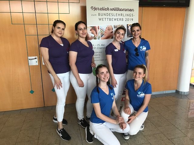 dm Lehrlinge beim Bundeslehrlingswettbewerb der Kosmetiker und Fußpfleger in Eisenstadt