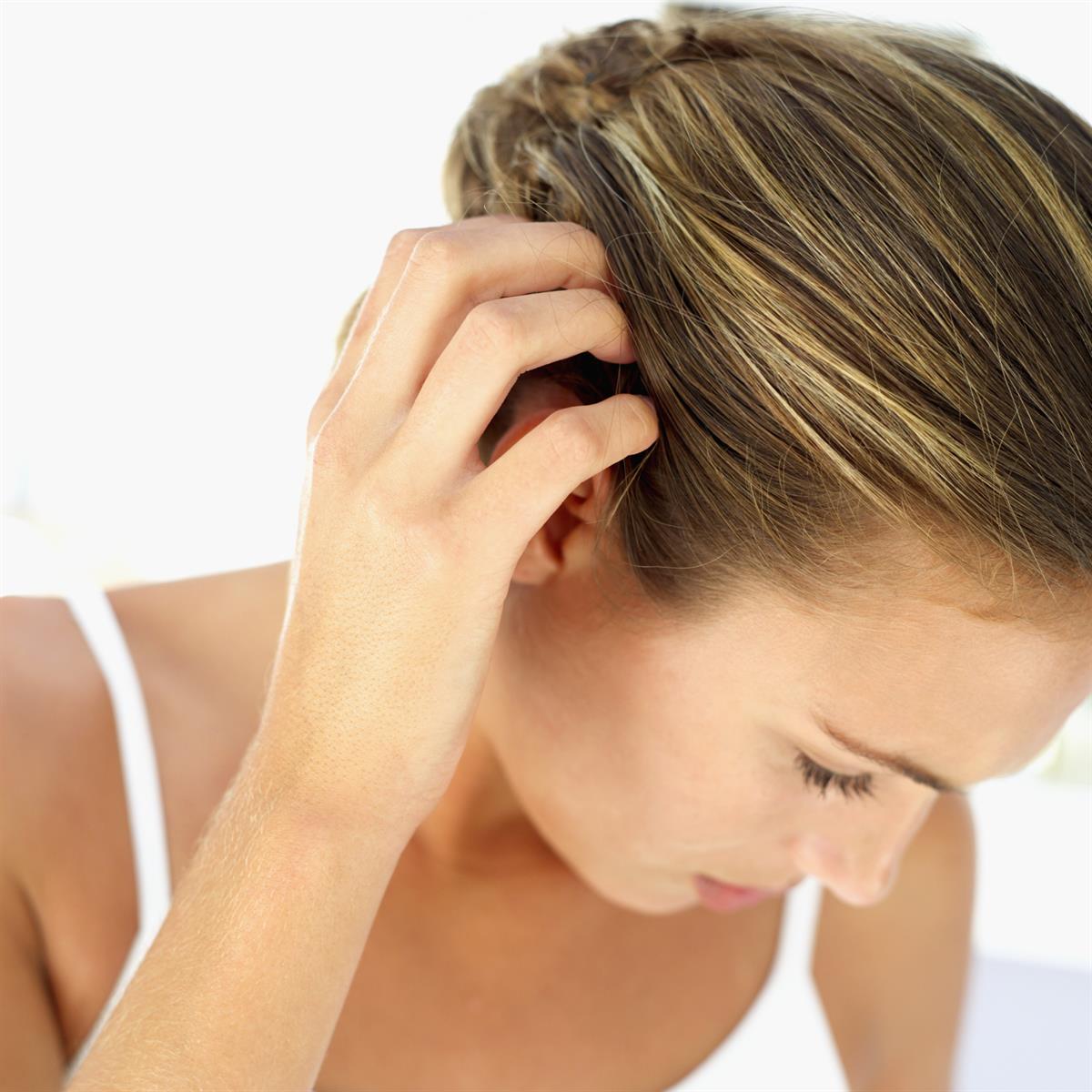 Jucken, Rötungen, schnelles Nachfetten oder Schuppen – sebamed bietet sanfte Lösungen für Kopfhautprobleme.