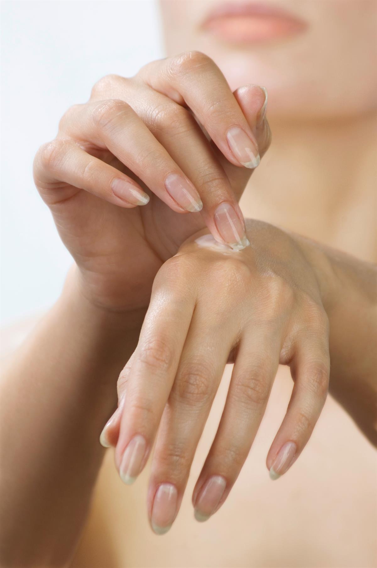 Eine wirksame Pflege ist bei Hautproblemen unerlässlich. 