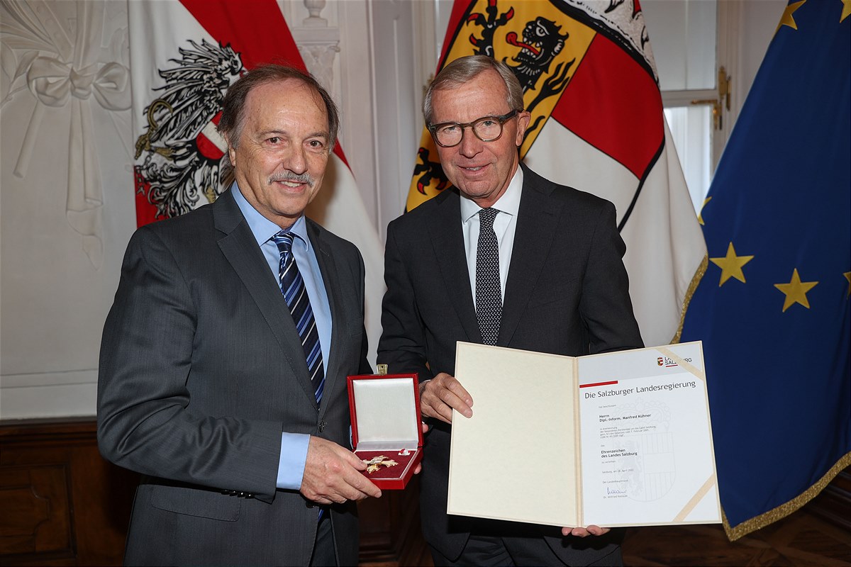 Das Ehrenzeichen des Landes Salzburg wird für hervorragende, durch öffentliches oder privates Wirken erworbene Verdienste verliehen.