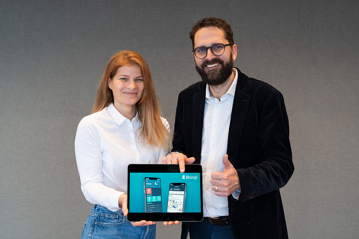 Natalie Fuchs und Stefan Ornig, Geschäftsführer movea, freuen sich die Expansion der Bring! App kommunikativ zu begleiten.