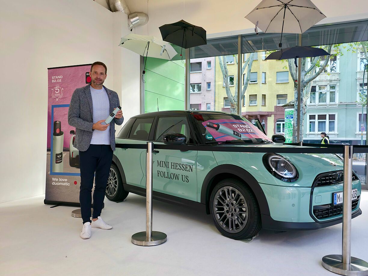Knirps Zusammenarbeit mit MINI 01