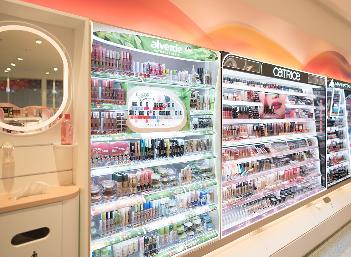 dm Pressebild Beauty Theken 2