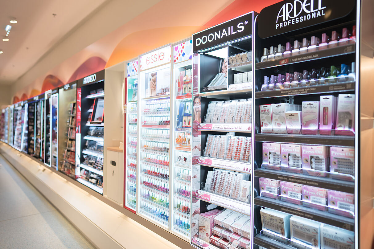 dm Pressebild Beauty Theken 3